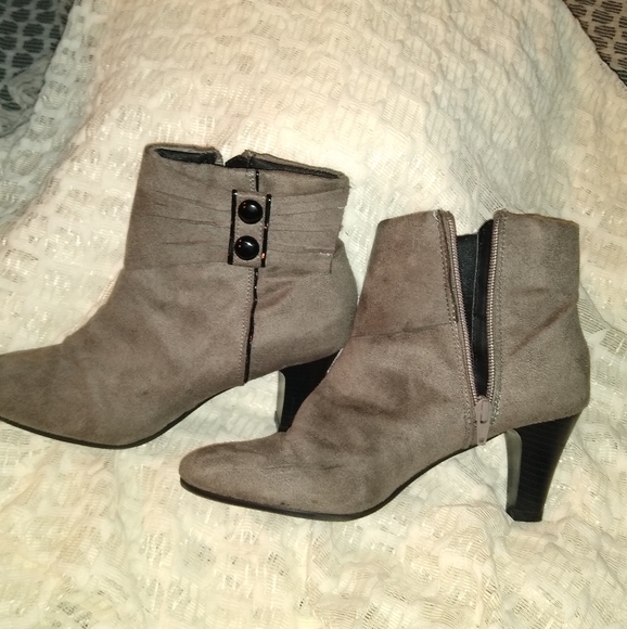 Grey ankle booties - Picture 2 of 6